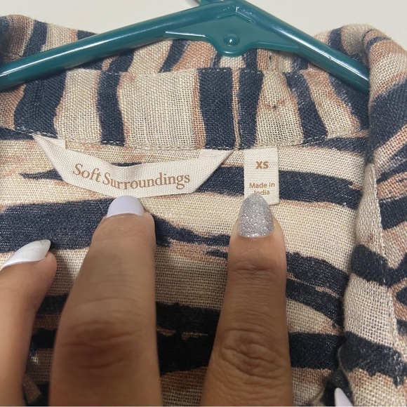 Soft Surroundings Raquel Tunic Button Up Pocket Roll Tab Sleeve Size XS - Picture 3 of 5